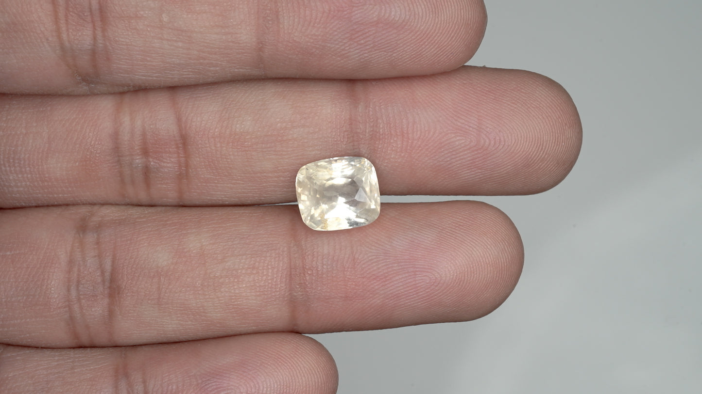 NATURAL YELLOW SAPPHIRE-6.40 CARAT