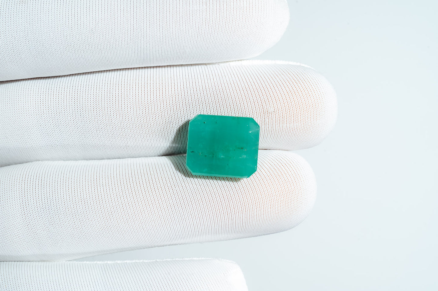 NATURAL EMERALD-8.68CARAT