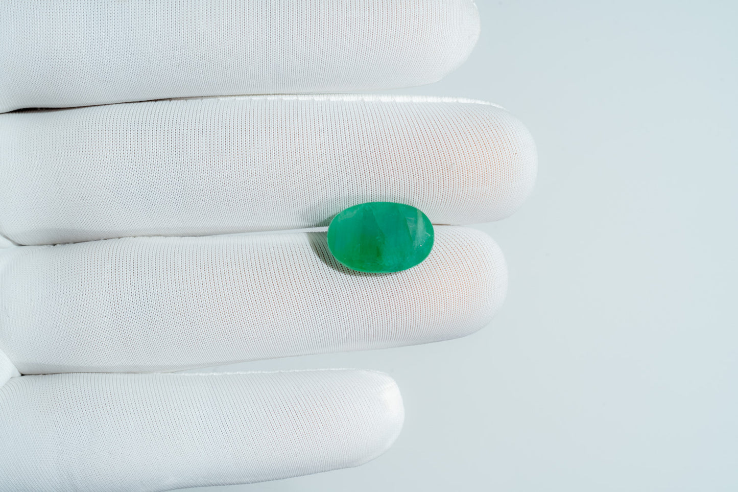 NATURAL EMERALD-5.66CARAT