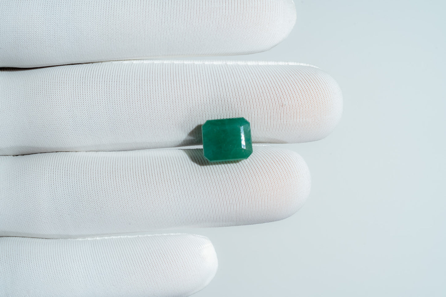 NATURAL EMERALD-5.68CARAT