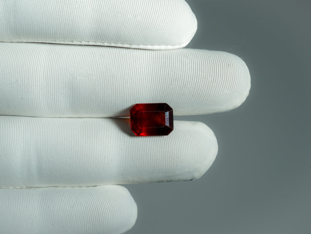 NATURAL HESSONITE-5.64CARAT