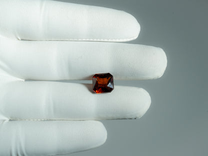 NATURAL HESSONITE-5.68CARAT