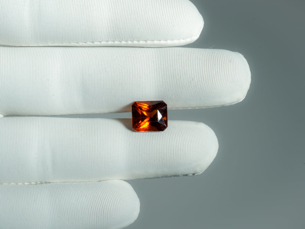 NATURAL HESSONITE-6.82CARAT