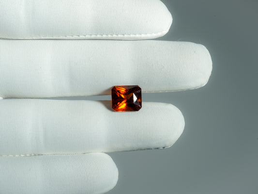 NATURAL HESSONITE-6.82CARAT