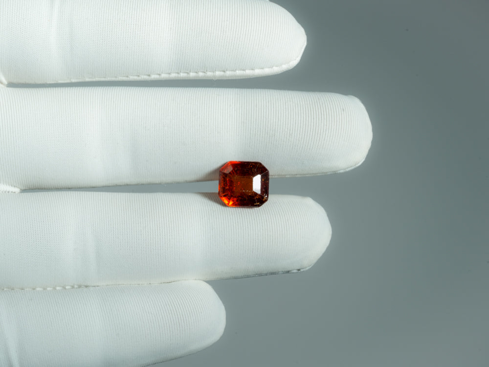 NATURAL HESSONITE-5.47CARAT