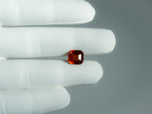 NATURAL HESSONITE-5.47CARAT