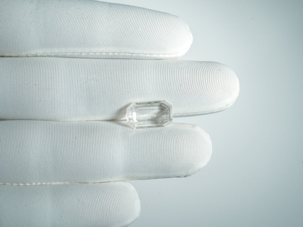 NATURAL WHITE SAPPHIRE-5.65CARAT