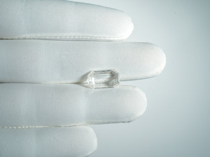 NATURAL WHITE SAPPHIRE-5.65CARAT