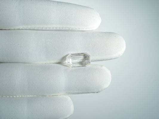 NATURAL WHITE SAPPHIRE-5.65CARAT
