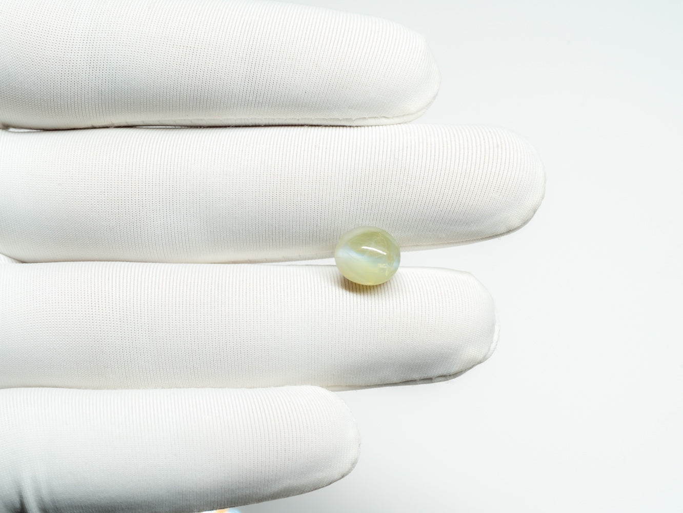 NATURAL CATS EYE- 5.63 CARAT