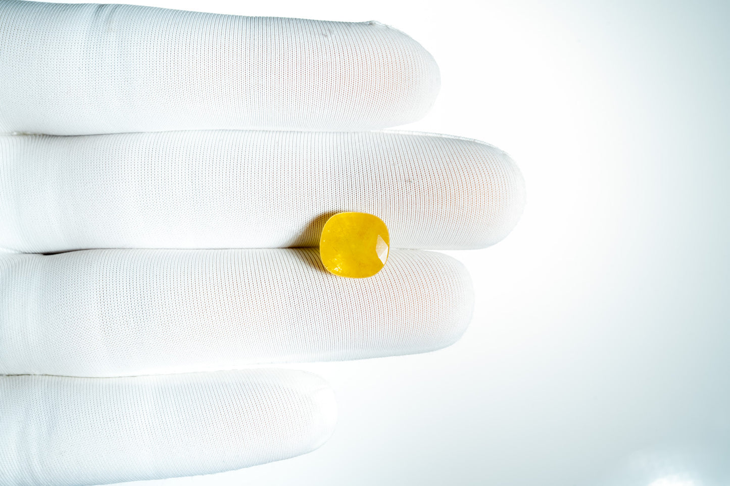 YELLOW SAPPHIRE (THAILAND)-6.70CARAT