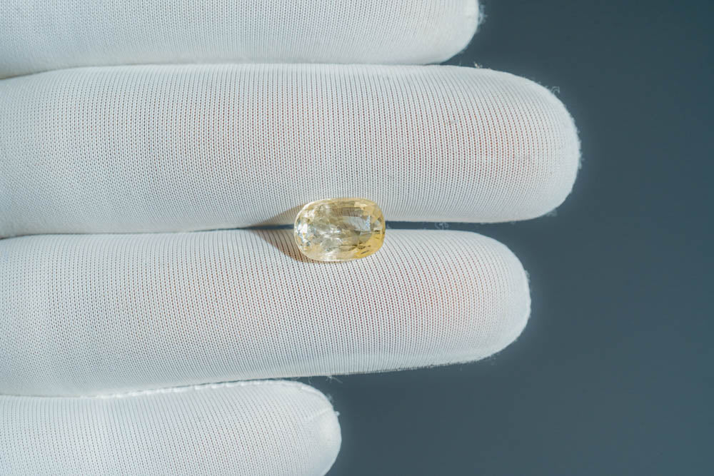 NATURAL YELLOW SAPPHIRE-4.52CARAT