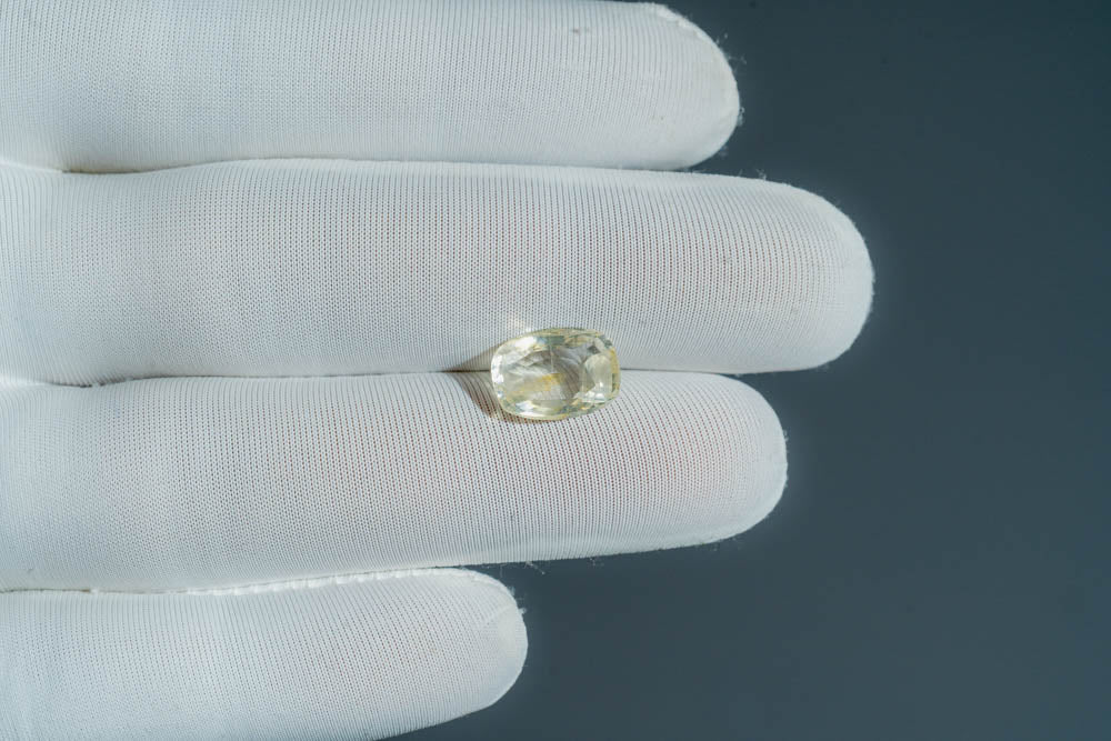 NATURAL YELLOW SAPPHIRE-4.58CARAT