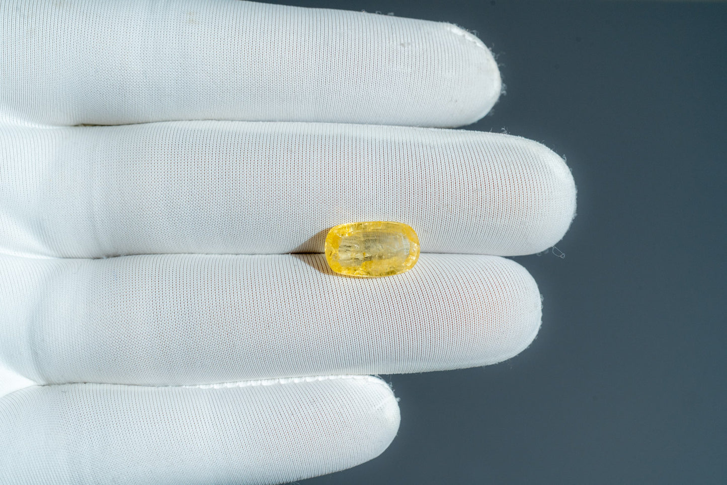 NATURAL YELLOW SAPPHIRE-5.00CARAT
