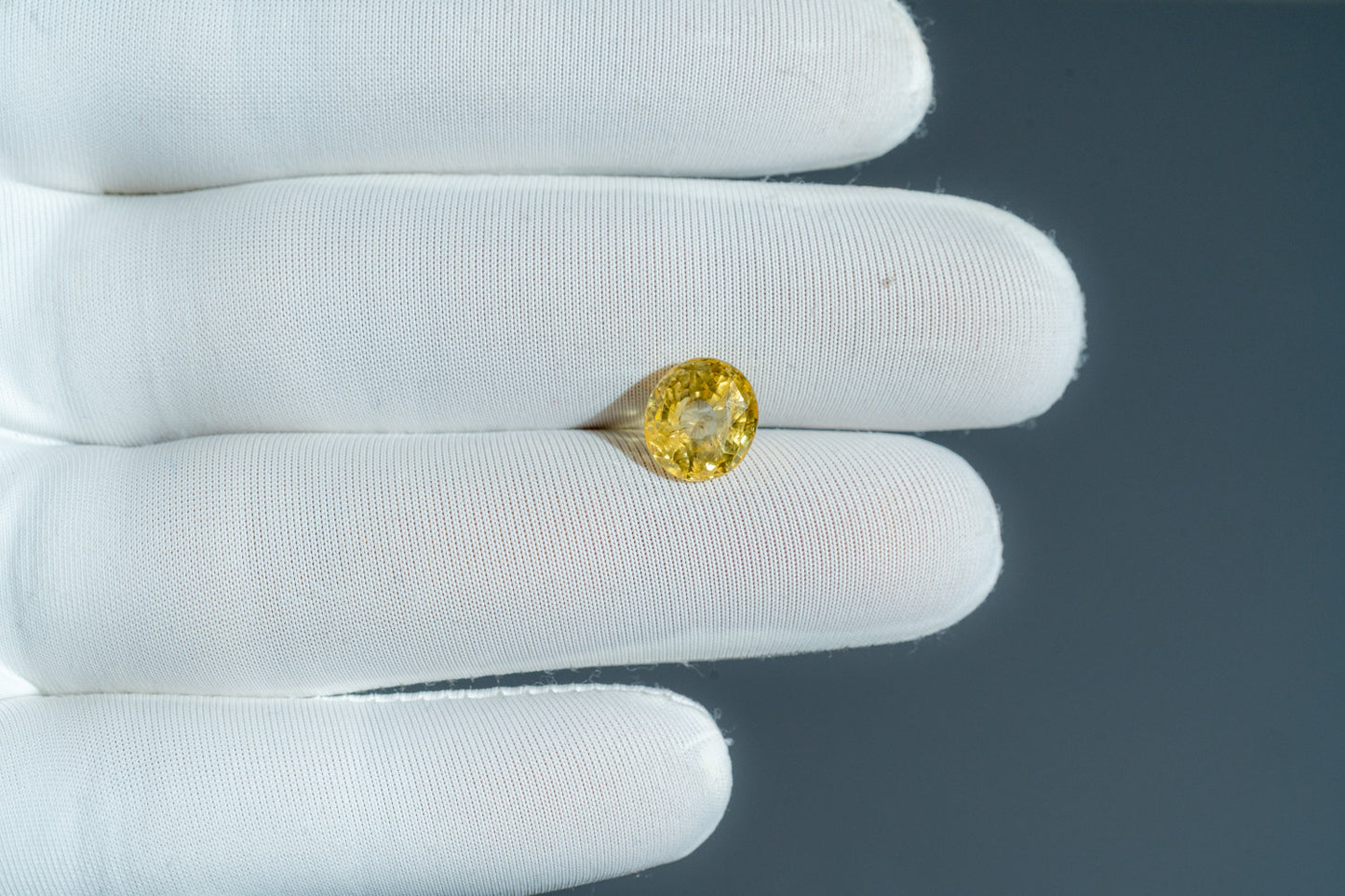 NATURAL YELLOW SAPPHIRE-4.01CARAT