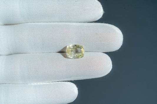 NATURAL YELLOW SAPPHIRE-4.77CARAT