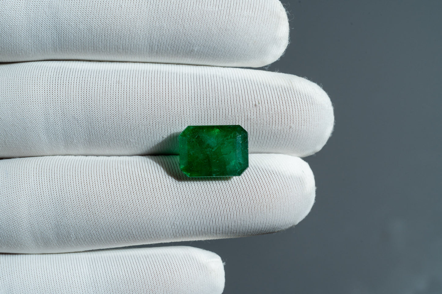 NATURAL EMERALD-8.18CARAT