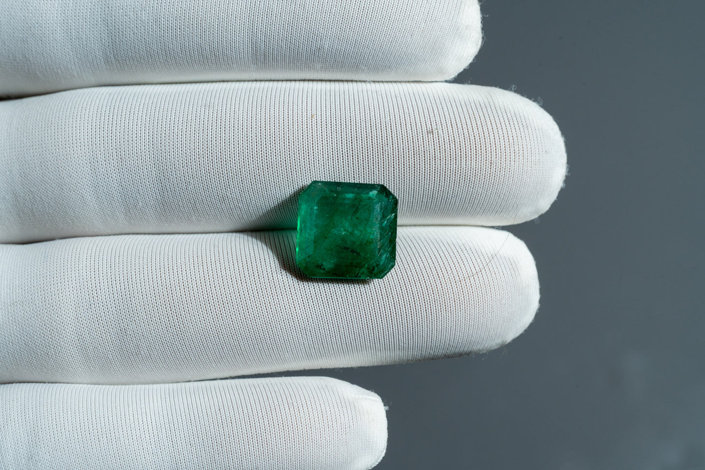 NATURAL EMERAL- 5.88CARAT