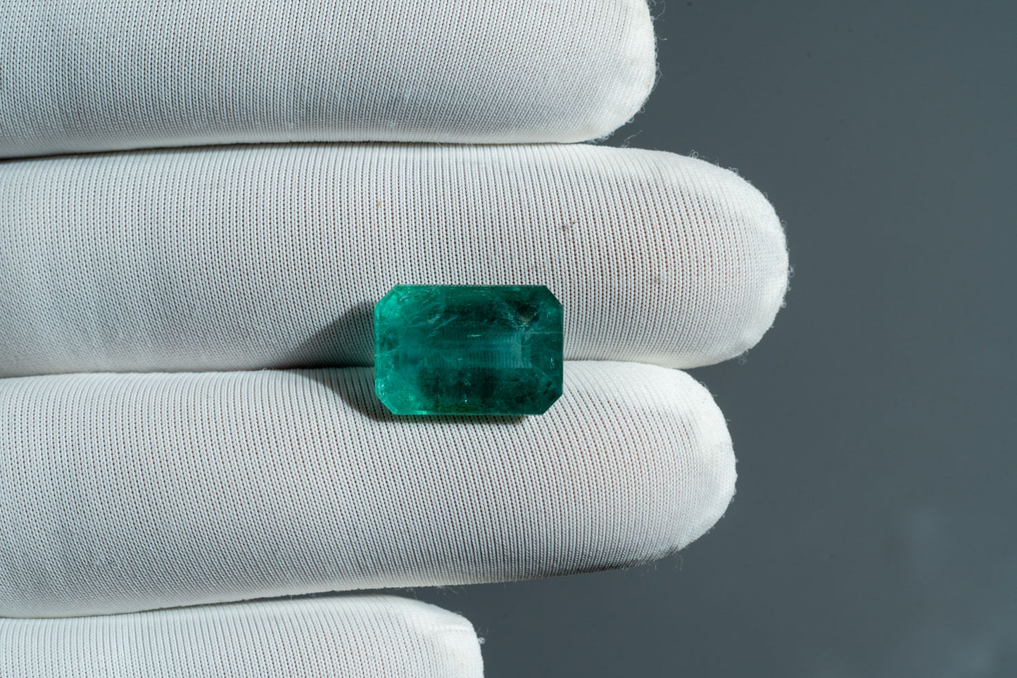 NATURAL EMERALD-7.66CARAT