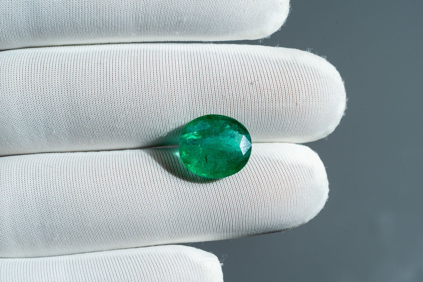 NATURAL EMERALD-5.67CARAT