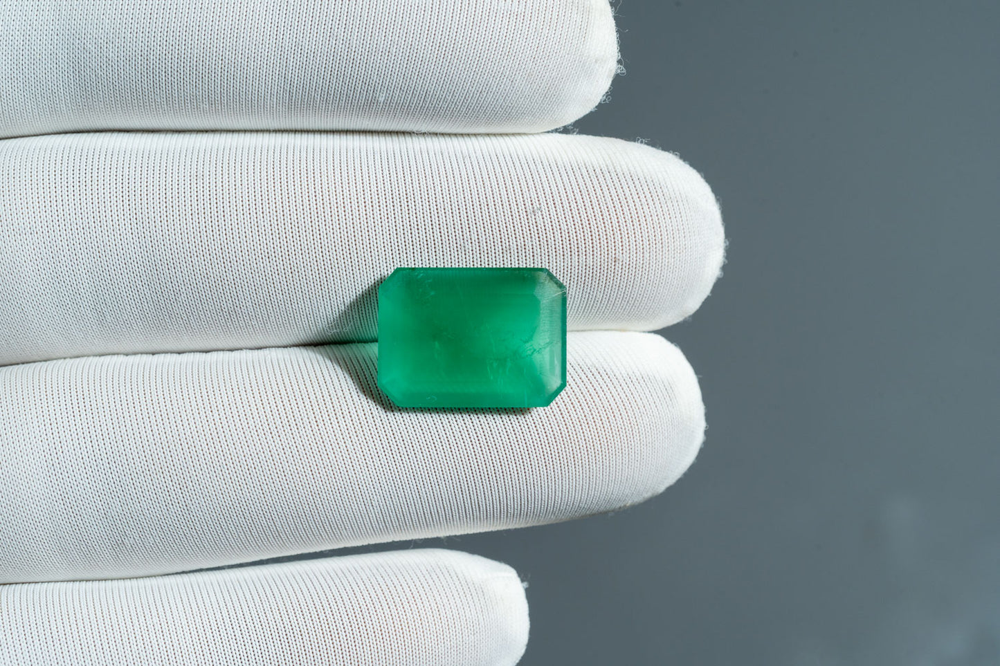 NATURAL EMERALD-6.94CARAT