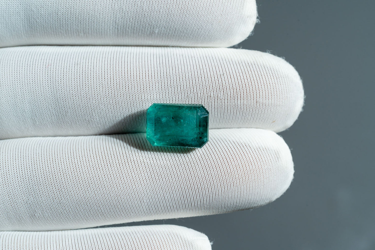 NATURAL EMERALD-6.76CARAT