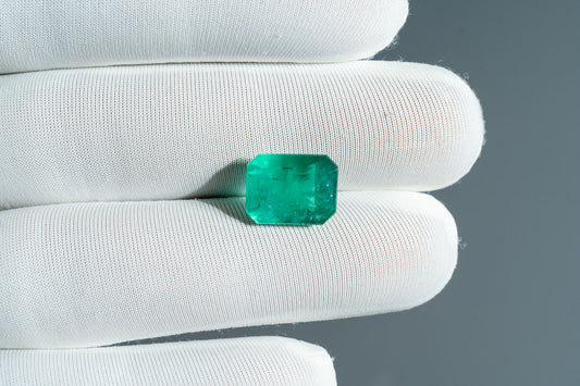 NATURAL EMERALD-5.64 CARAT