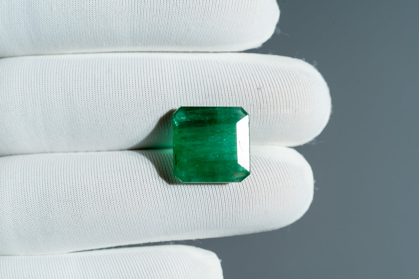 NATURAL EMERALD-10.38CARAT