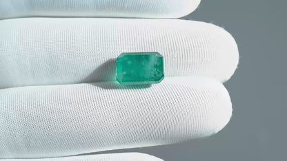 NATURAL EMERALD-6.76CARAT