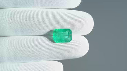 NATURAL EMERALD-5.52CARAT