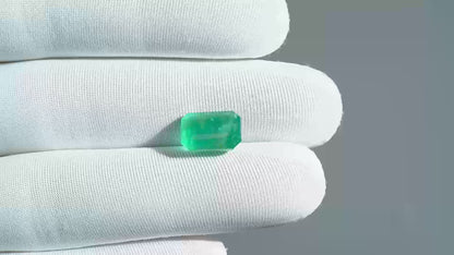 NATURAL EMERALD-5.56CARAT