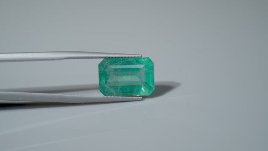 NATURAL EMERALD-7.66CARAT