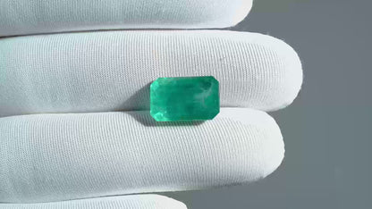 NATURAL EMERALD-7.66CARAT