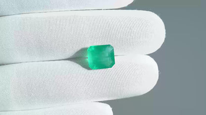 NATURAL EMERALD-4.64CARAT