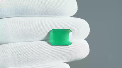 NATURAL EMERALD-6.94CARAT