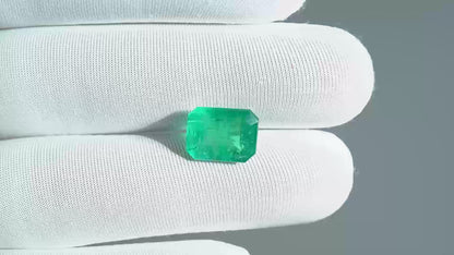 NATURAL EMERALD-5.64CARAT