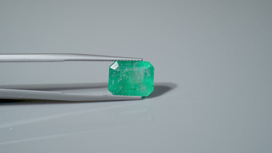 NATURAL EMERALD-5.64CARAT